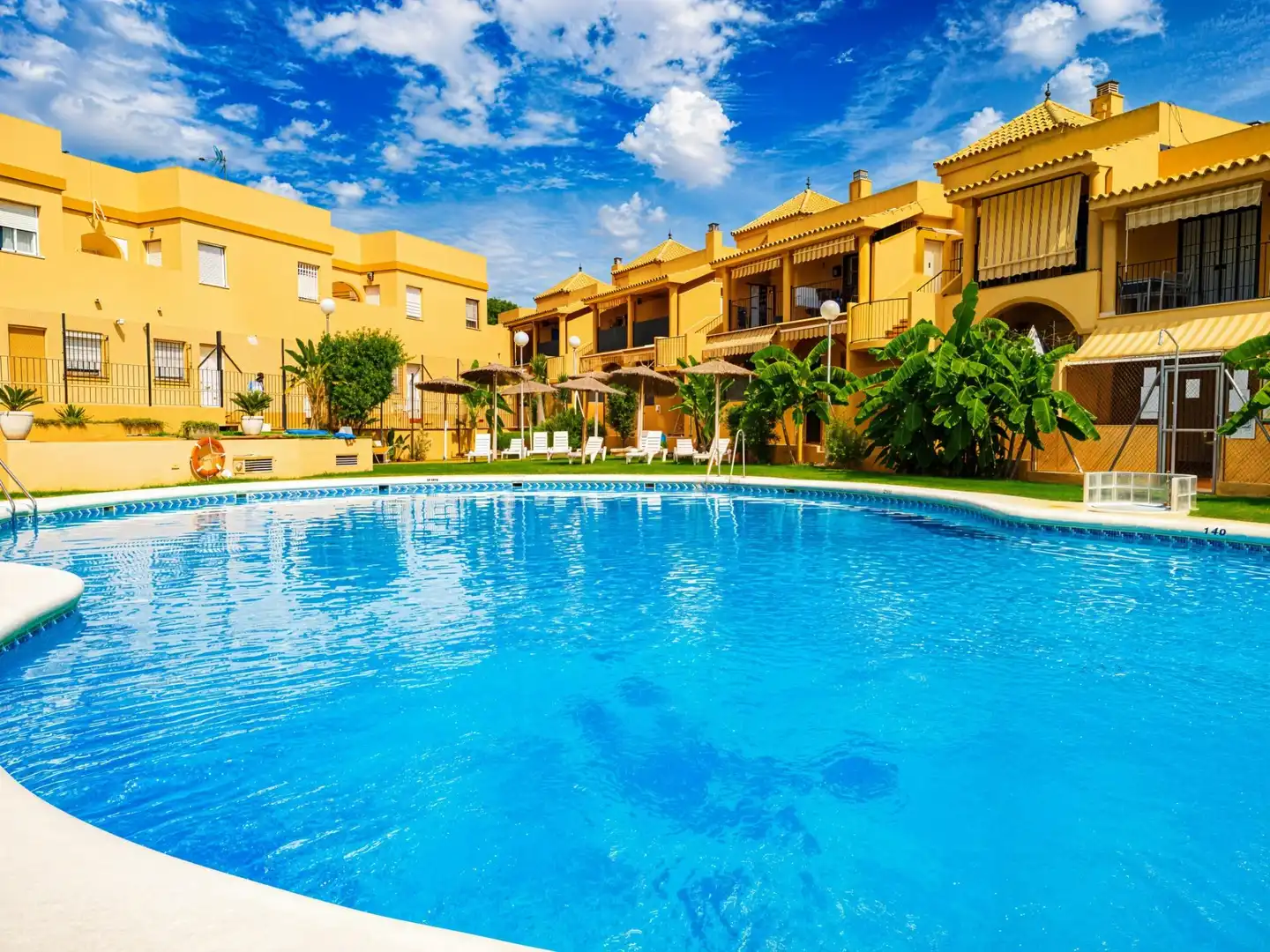 Piscina de Apartamento en venta en Chiclana de la Frontera con Aire acondicionado, Jardín privado y Terraza