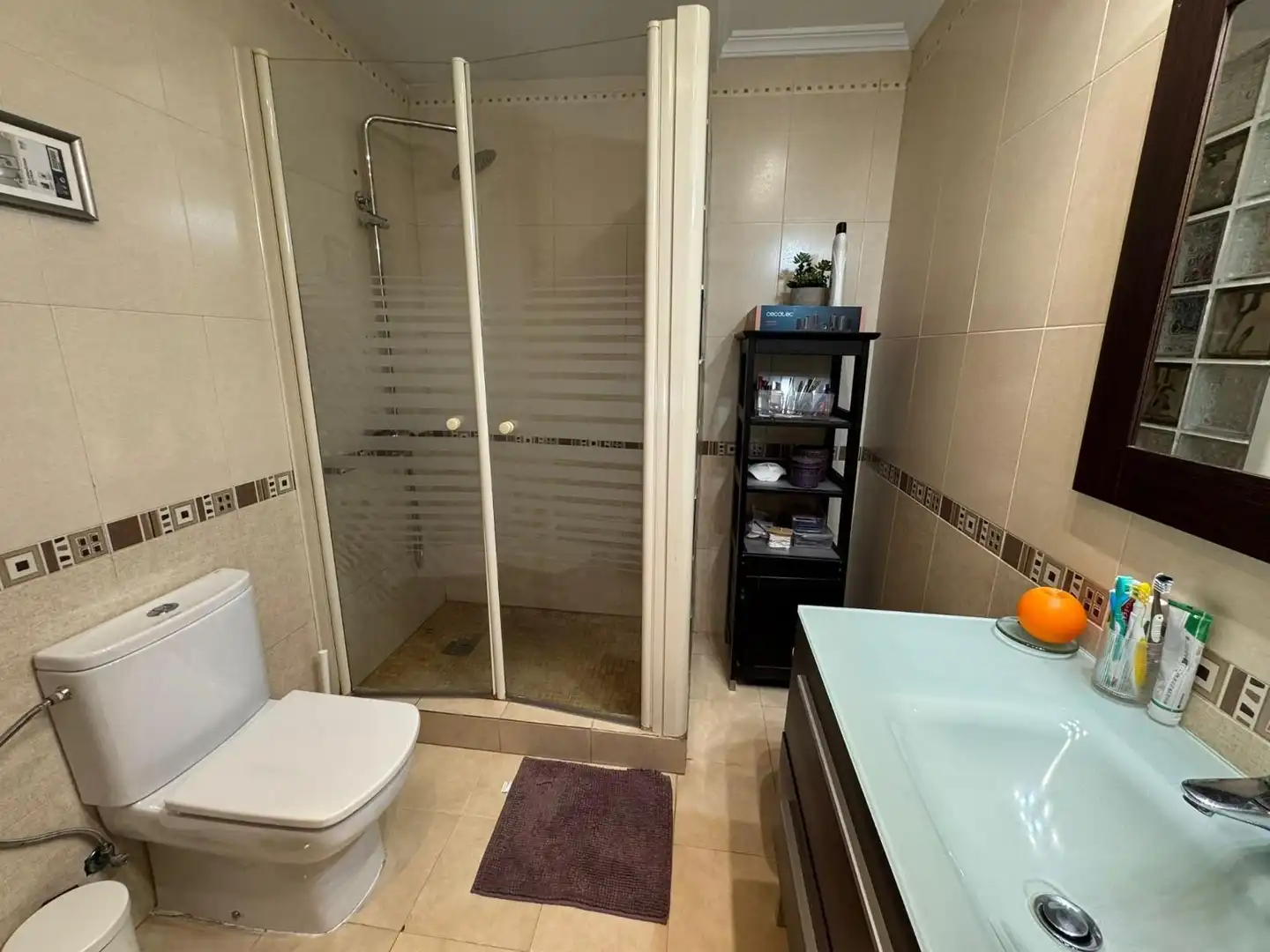 Badezimmer von Einfamilien-Reihenhaus zum Verkauf in Fuengirola mit Klimaanlage, Terrasse und Möbliert