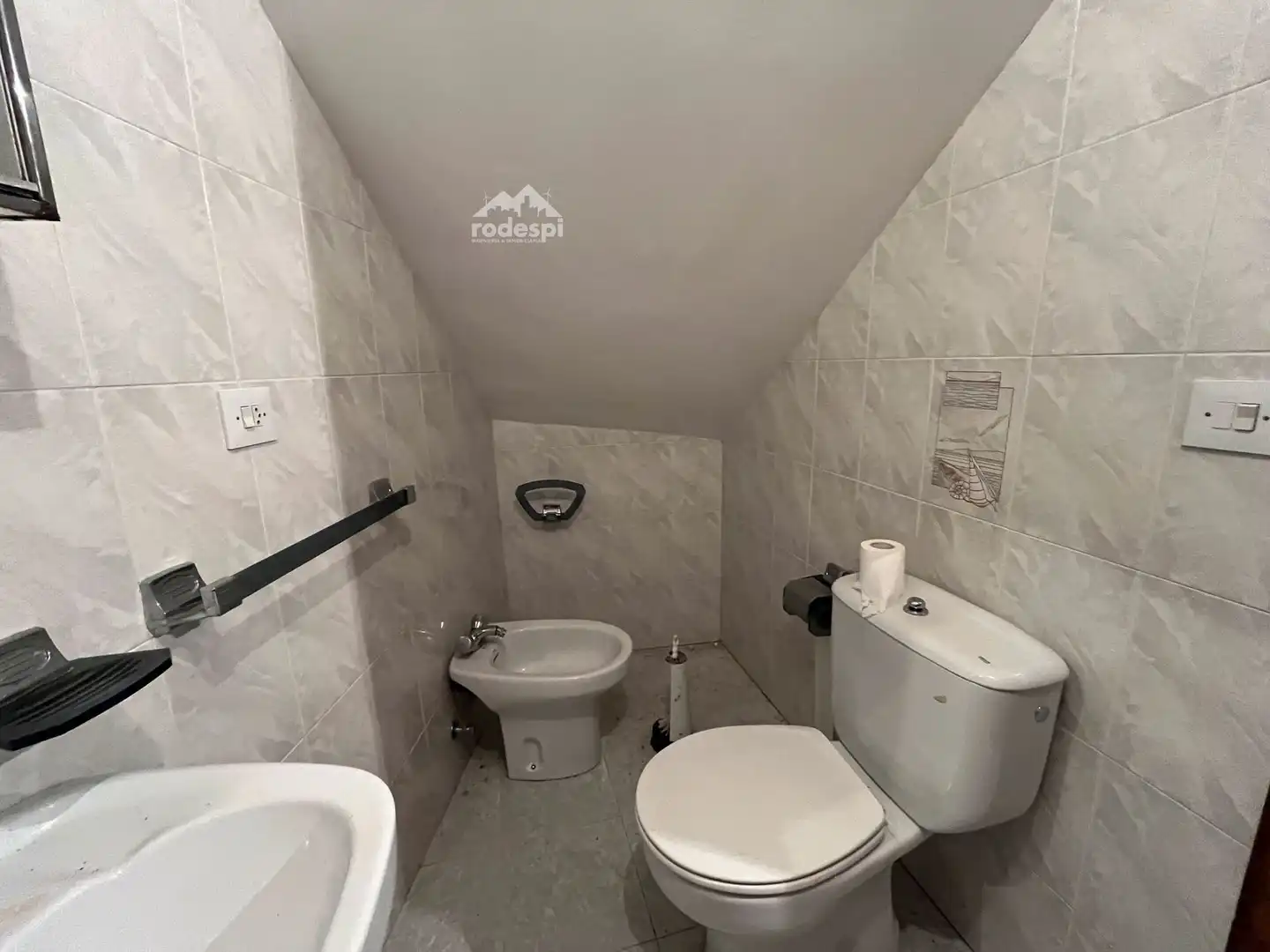 Badezimmer von Einfamilien-Reihenhaus zum Verkauf in Carballeda de Avia mit Abstellraum und Möbliert