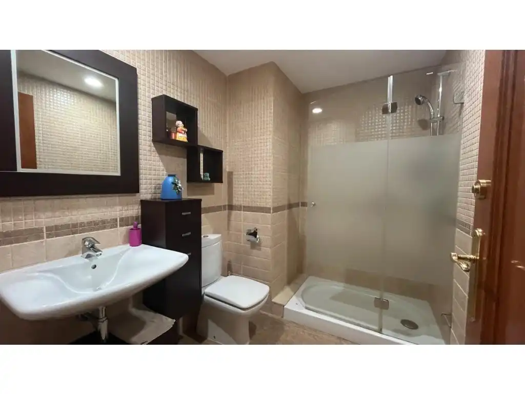 Badezimmer von Wohnung zum Verkauf in Tossa de Mar mit Klimaanlage, Terrasse und Schwimmbad