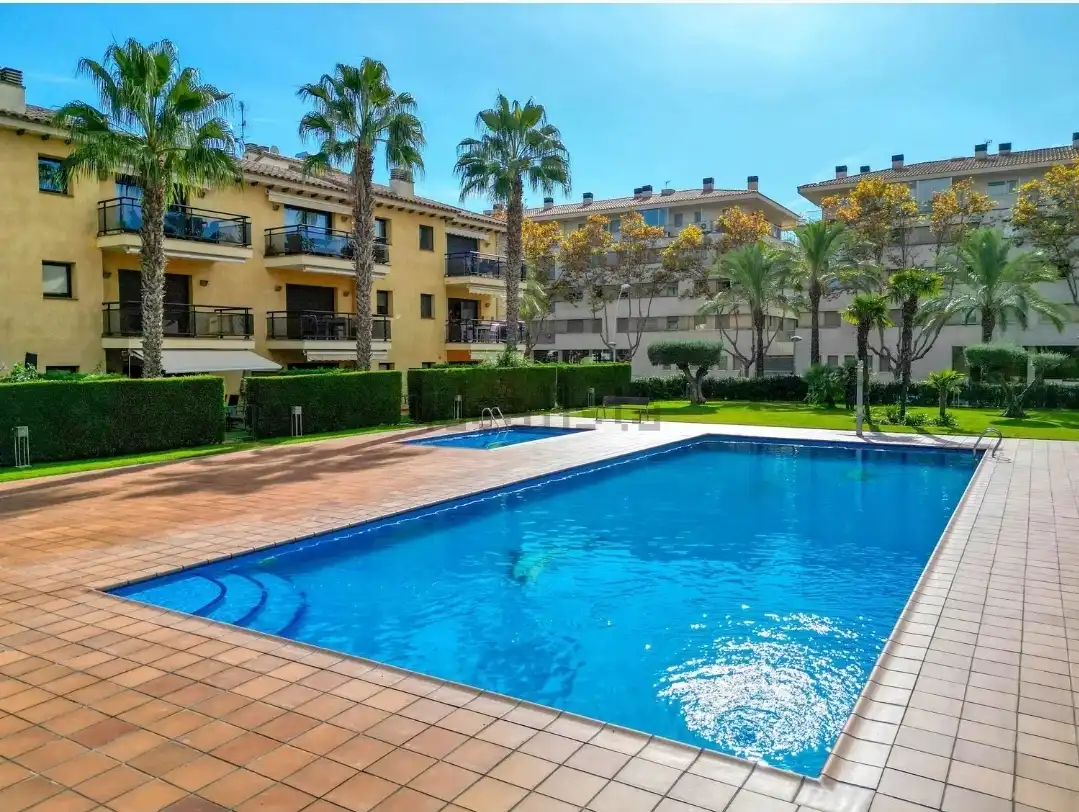 Piscina de Pis de lloguer en Castell d'Aro, Platja d'Aro i s'Agaró amb Aire condicionat, Calefacció i Jardí privat