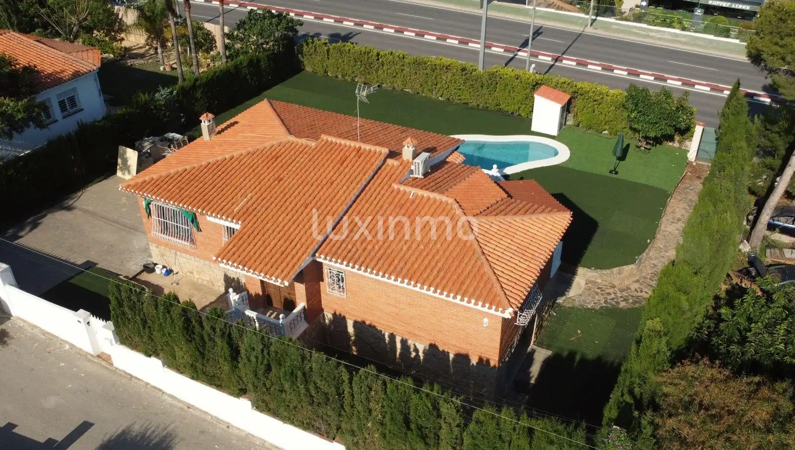 Vista exterior de Casa o chalet en venta en La Nucia con Aire acondicionado, Terraza y Trastero