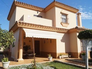 Xalet amb jardí en venda a Las Lagunas - Campano