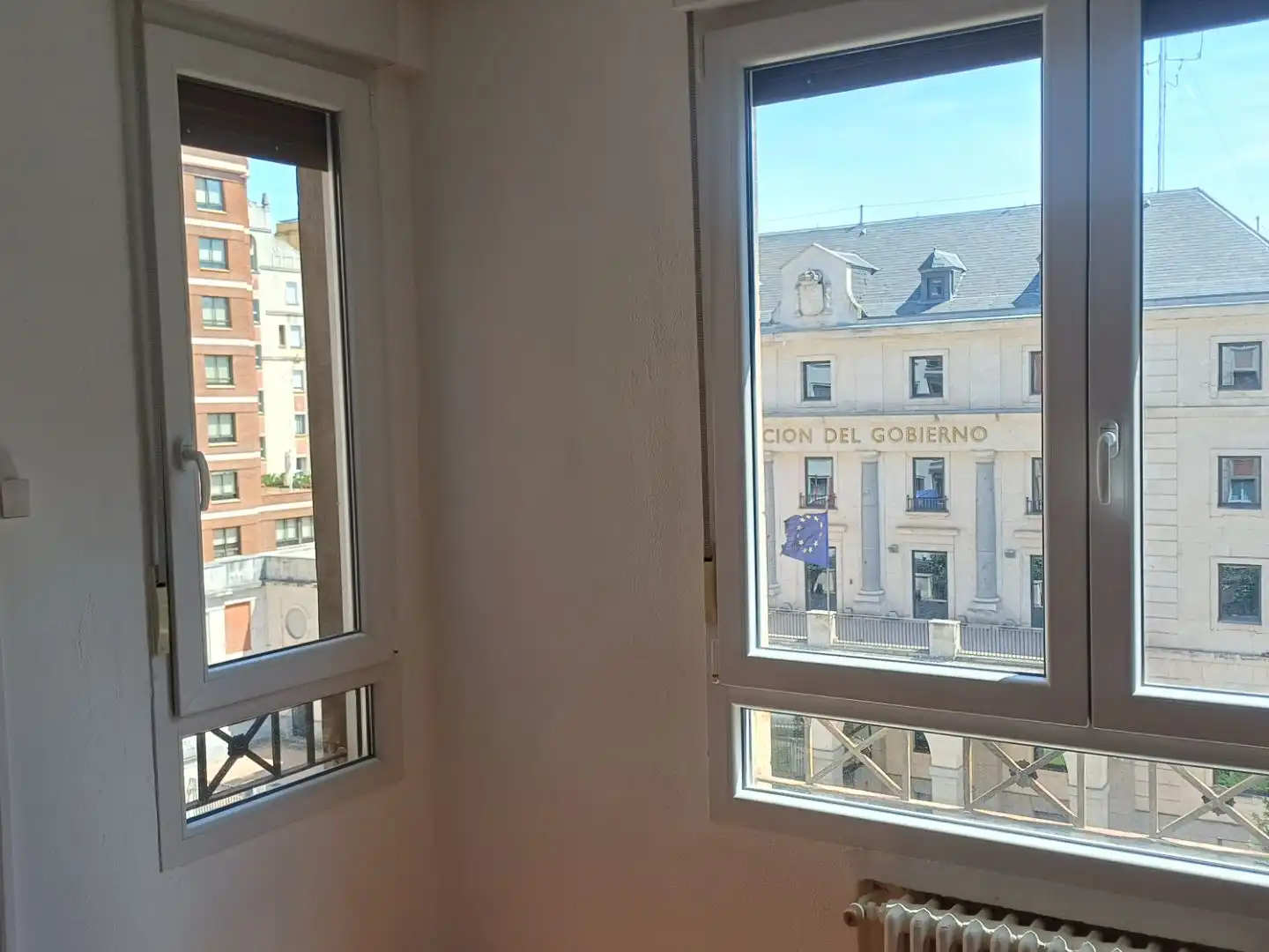 Dormitori de Oficina de lloguer en Burgos amb Calefacció i Alarma
