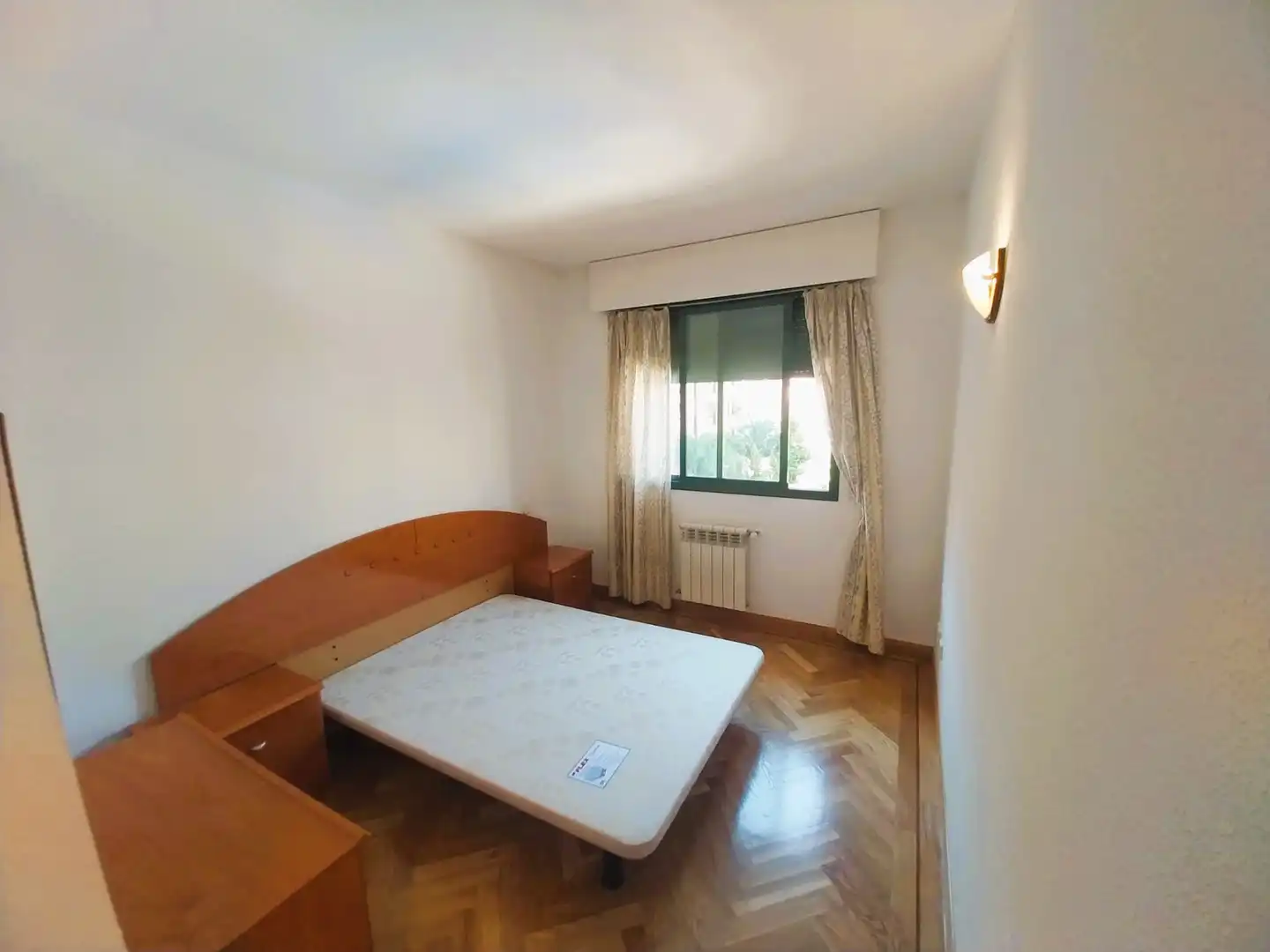Schlafzimmer von Wohnung zur Miete in Madrid mit Klimaanlage, Heizung und Parkett