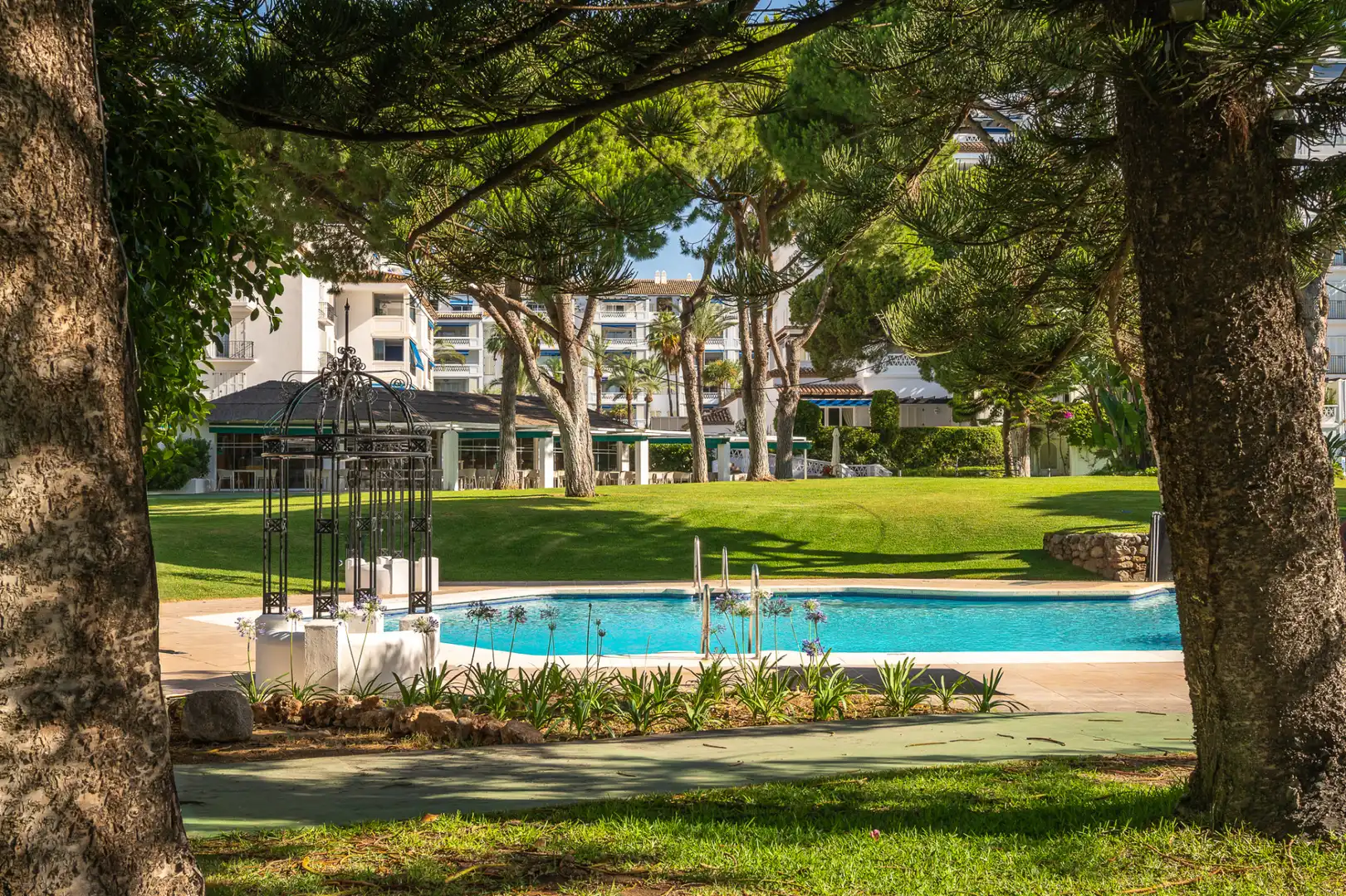 Apartament amb piscina en venda a Nueva Andalucía, imagen 2