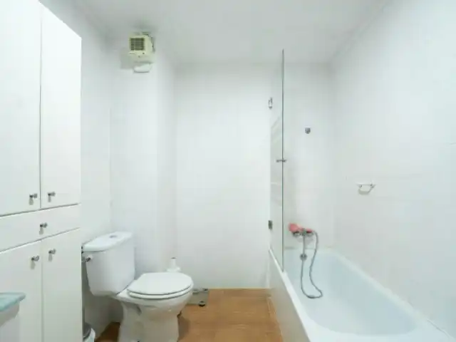 Bany de Pis en venda en Riba-roja de Túria amb Aire condicionat, Terrassa i Traster