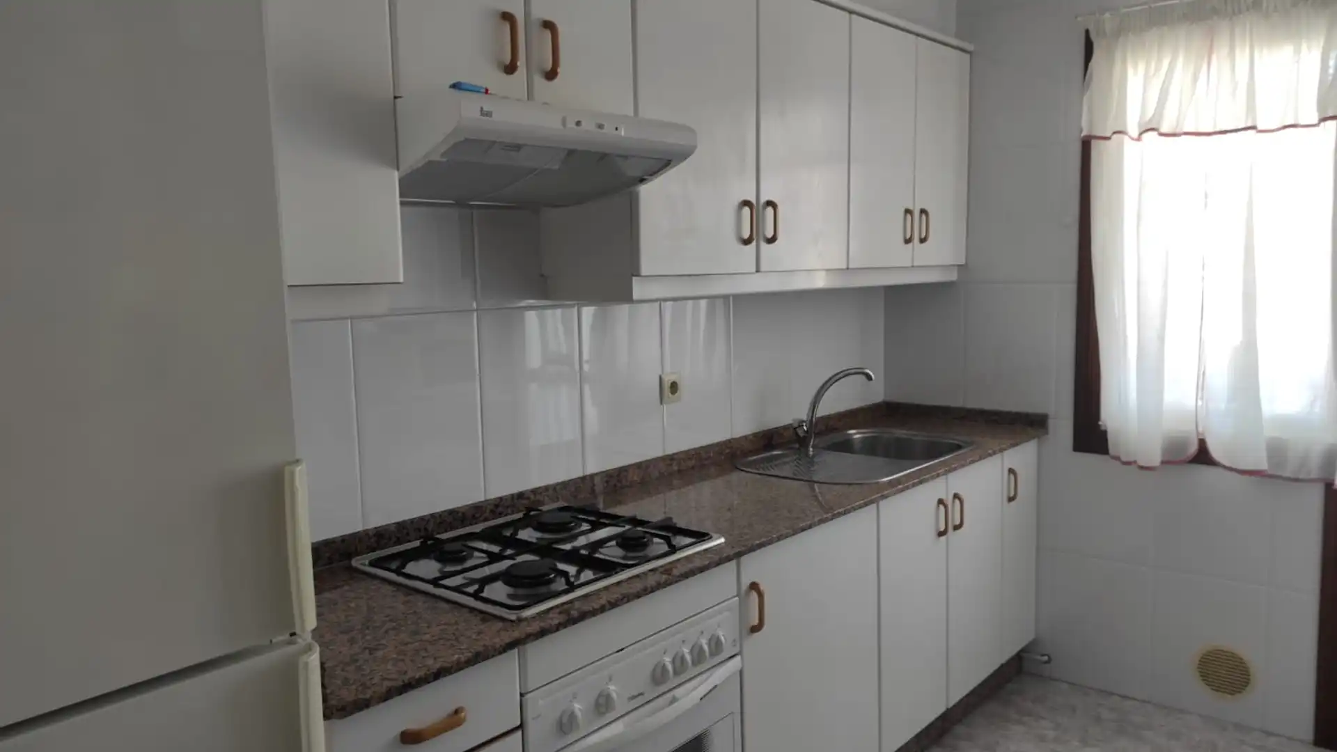 Cocina de Piso de alquiler en Culleredo con Calefacción, Parquet y Trastero