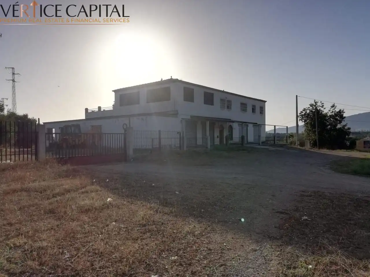 Vista exterior de Casa o xalet en venda en Alhaurín de la Torre amb Aire condicionat, Terrassa i Traster