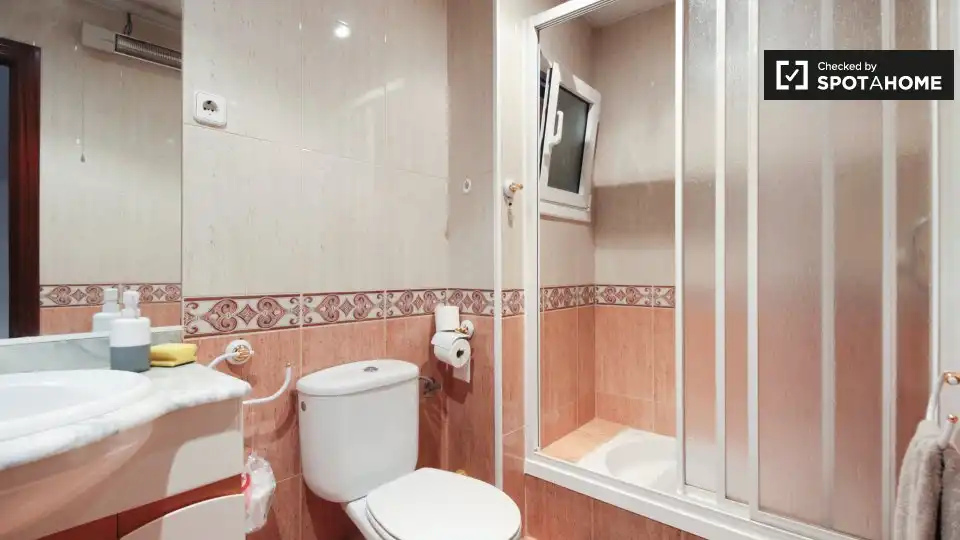 Room in El Besós i el Maresme