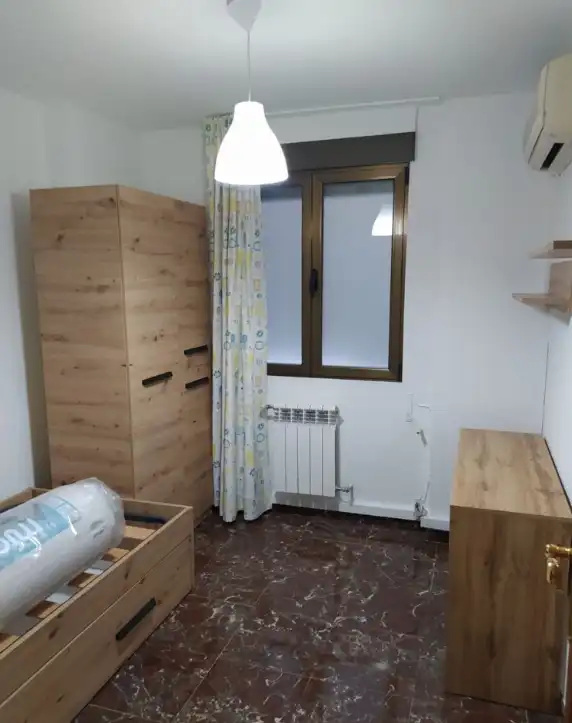 Habitación de Piso para compartir en Granada con Aire acondicionado, Amueblado y Horno