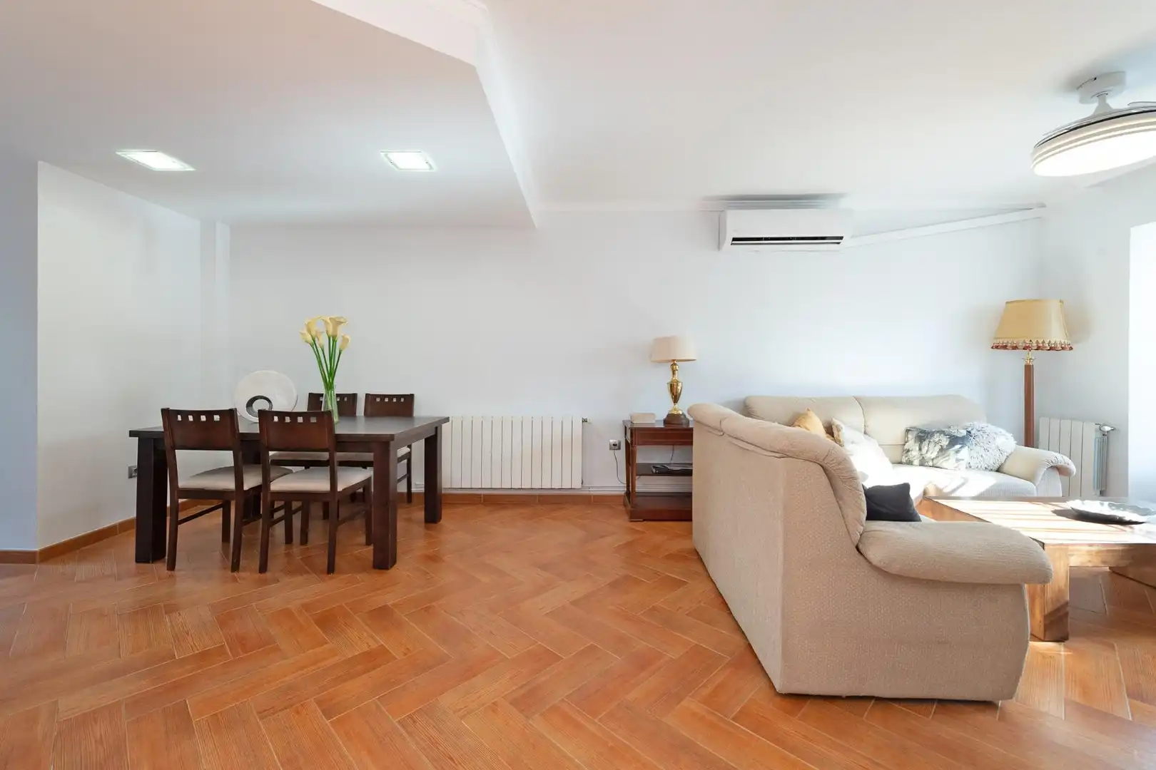 Living room of Detached homes for sale in Málaga  with Air Conditioner, Terrace and Community pool