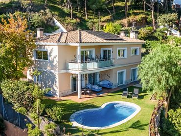 Detached house with pool for sale in Premià de Dalt