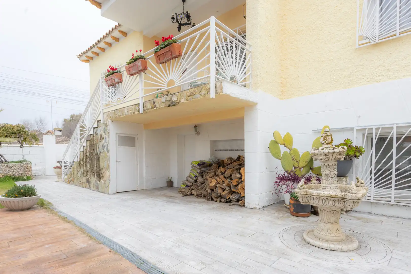 Vista exterior de Casa o chalet en venta en Casarrubios del Monte con Aire acondicionado, Calefacción y Jardín privado