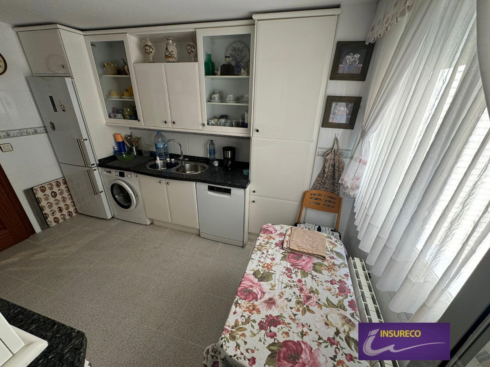 Cuina de Pis en venda en León Capital  amb Calefacció, Parquet i Terrassa