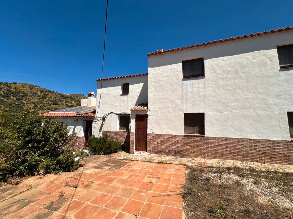 Vista exterior de Finca rústica en venda en Colmenar amb Jardí privat, Terrassa i Piscina