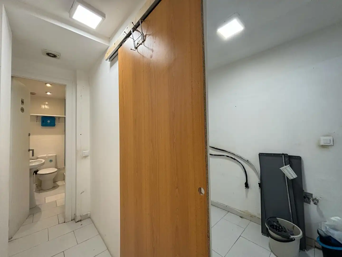 Commercial properties for rent in Avenida banys, dels, Lluminetes