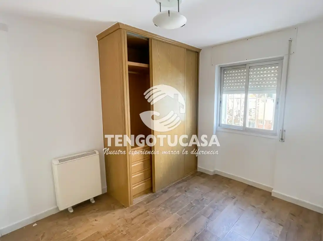 Piso en venta en Calle de María Teresa Sáenz de Heredia, 22, Ventas
