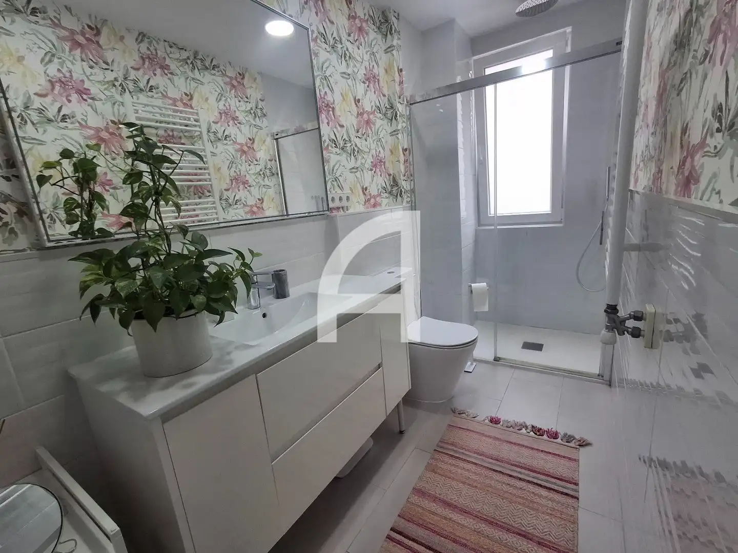 Bathroom of Flat for sale in Vigo   with Heating and Furnished