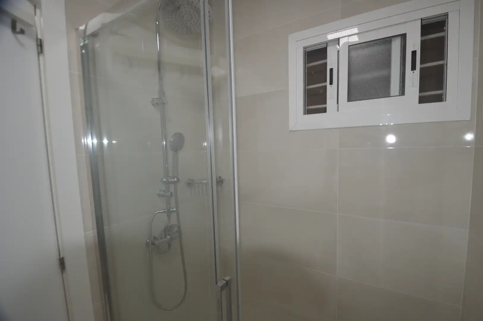 Bathroom of Study for rent in Benalmádena  with Air Conditioner, Terrace and Furnished