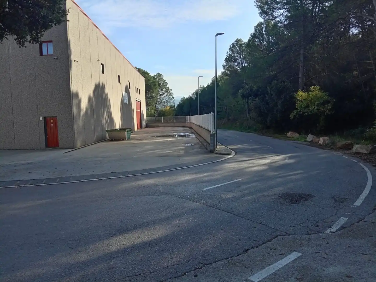 Parkplatz von Fabrikhallen zum Verkauf in Sant Vicenç de Castellet