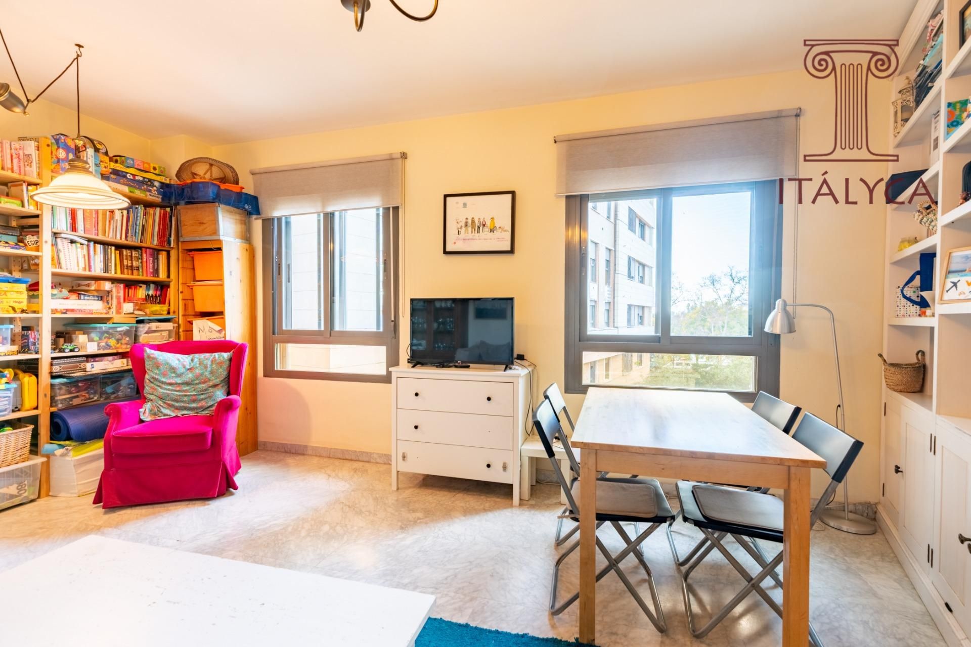 Bedroom of Flat for sale in  Sevilla Capital  with Air Conditioner, Heating and Private garden