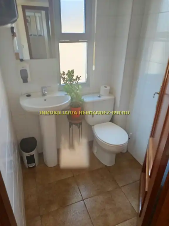 Badezimmer von Büro zur Miete in Salamanca mit Klimaanlage, Heizung und Möbliert