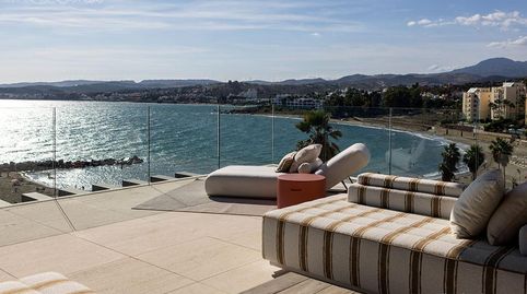 Apartamento de lujo de 4 dormitorios en primera línea de playa en Estepona