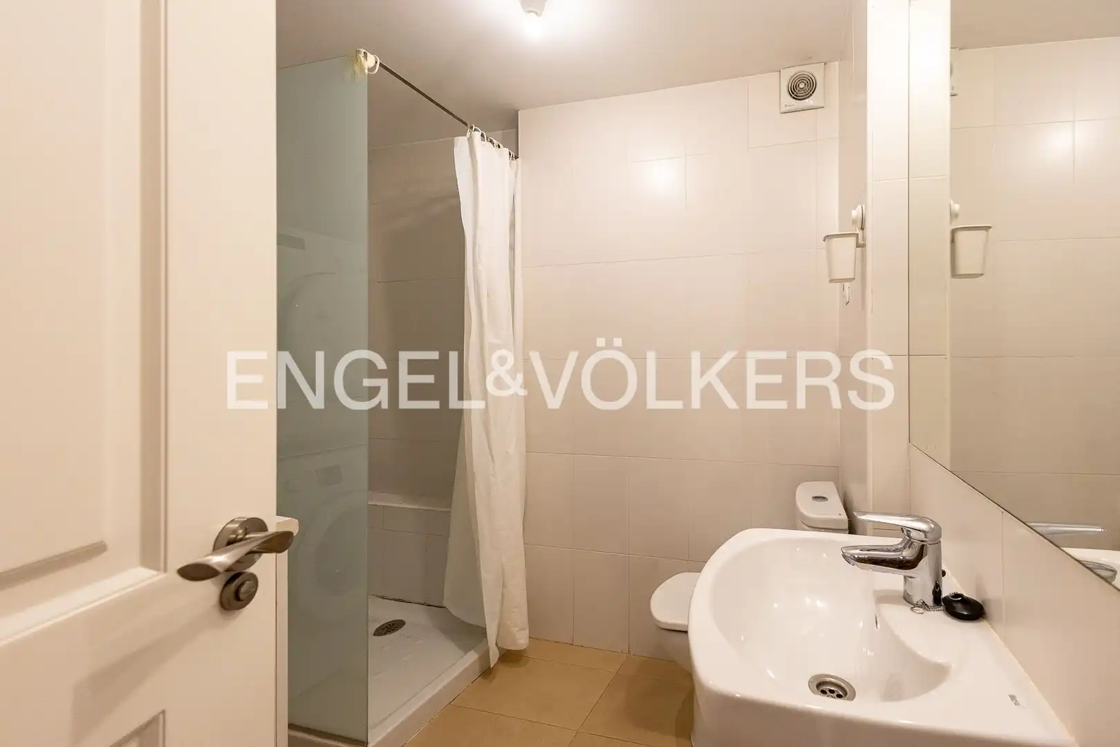 Badezimmer von Wohnung zur Miete in Madrid mit Klimaanlage, Heizung und Möbliert