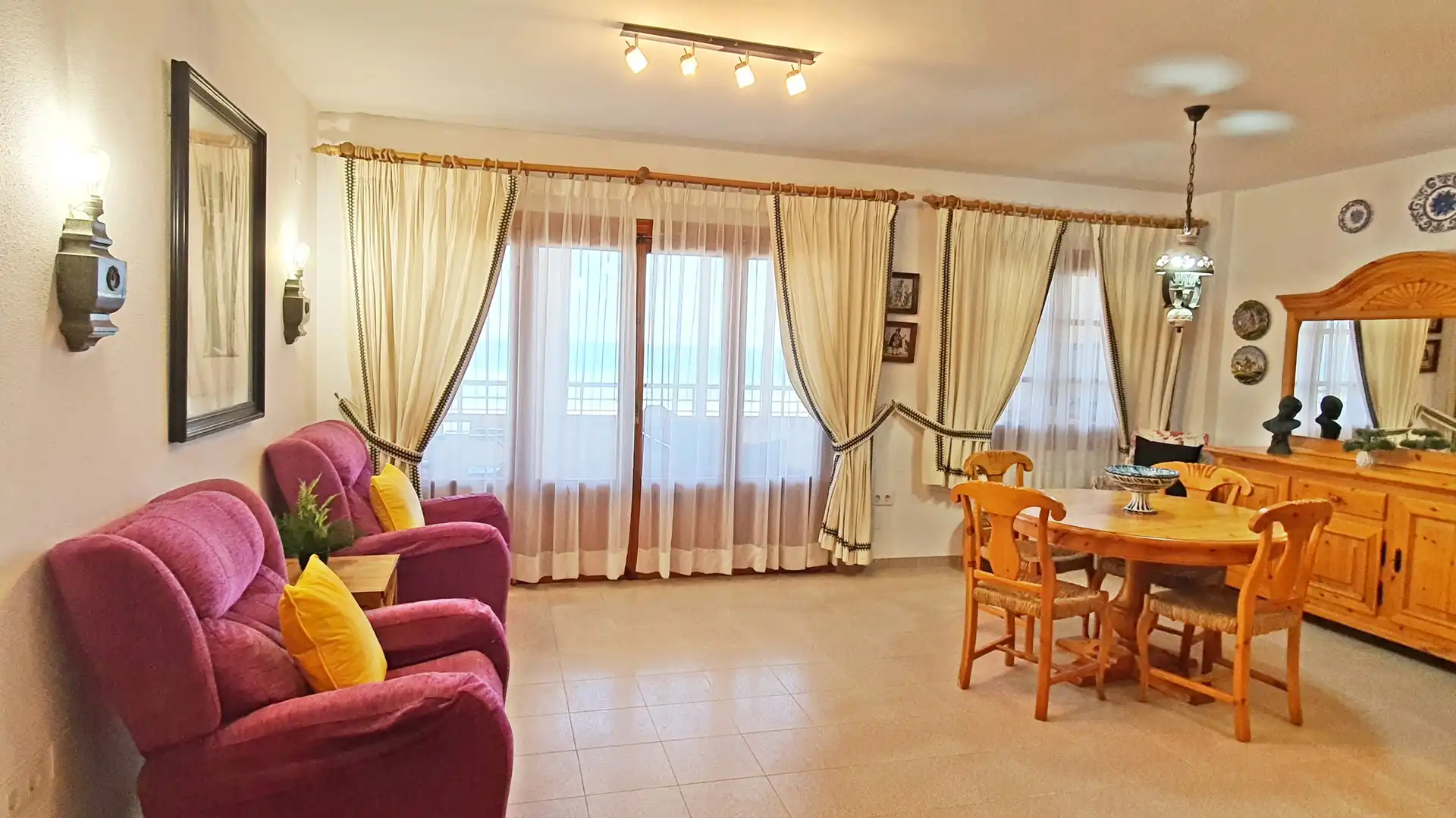 Sala de estar de Apartamento de alquiler en Miramar con Aire acondicionado, Terraza y Amueblado