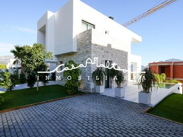 Chalet con piscina en venta en Balcón de Ponoig - Polop Paradis - Polop Hills