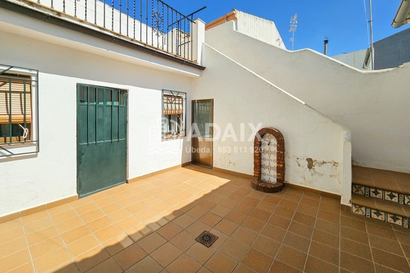 Jardí de Casa o xalet en venda en Úbeda amb Aire condicionat, Terrassa i Traster