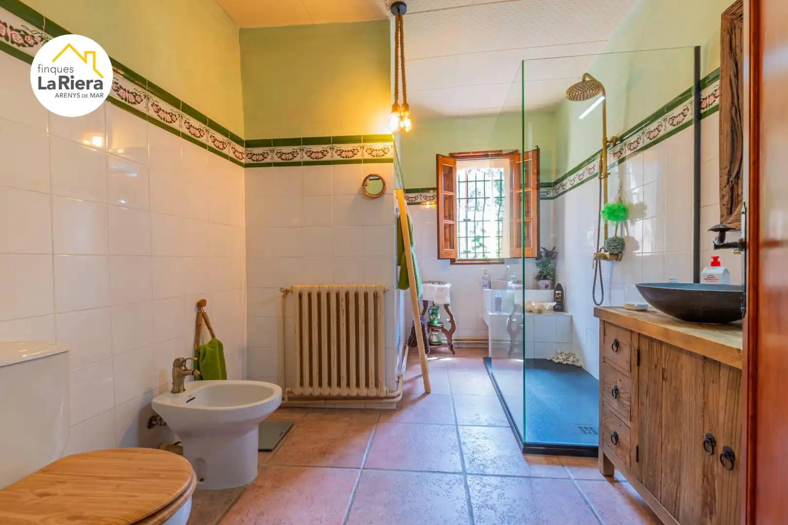 Bathroom of Houses for sale in Arenys de Munt  with Air Conditioner, Heating and Private garden