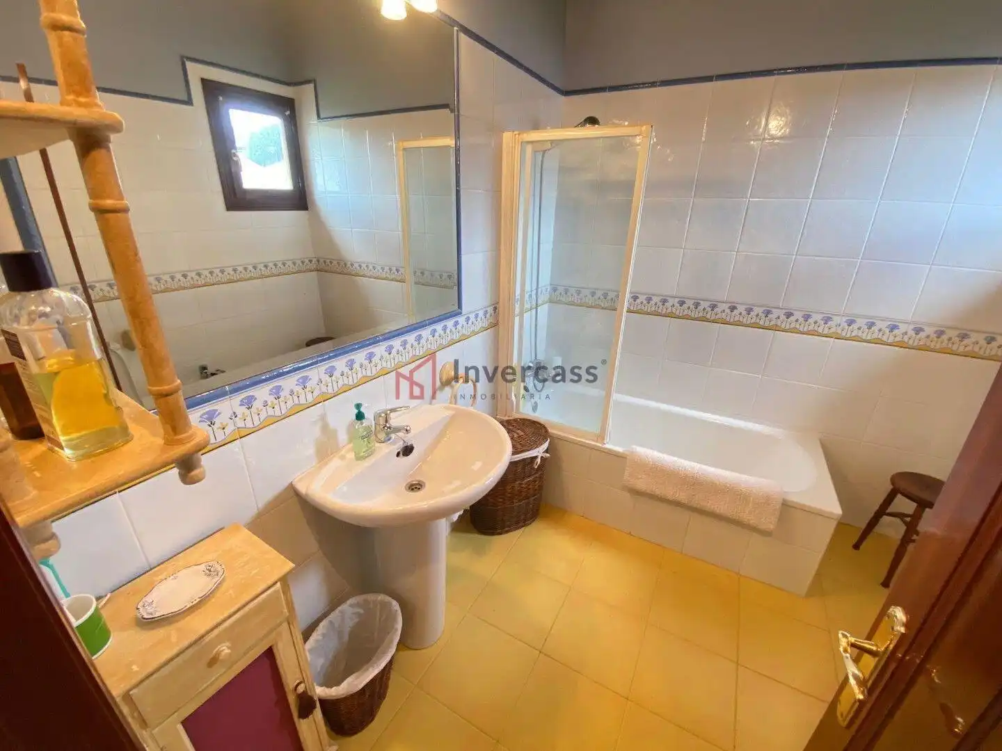 Bathroom of Houses for sale in Castro-Urdiales  with Private garden, Terrace and Storage room