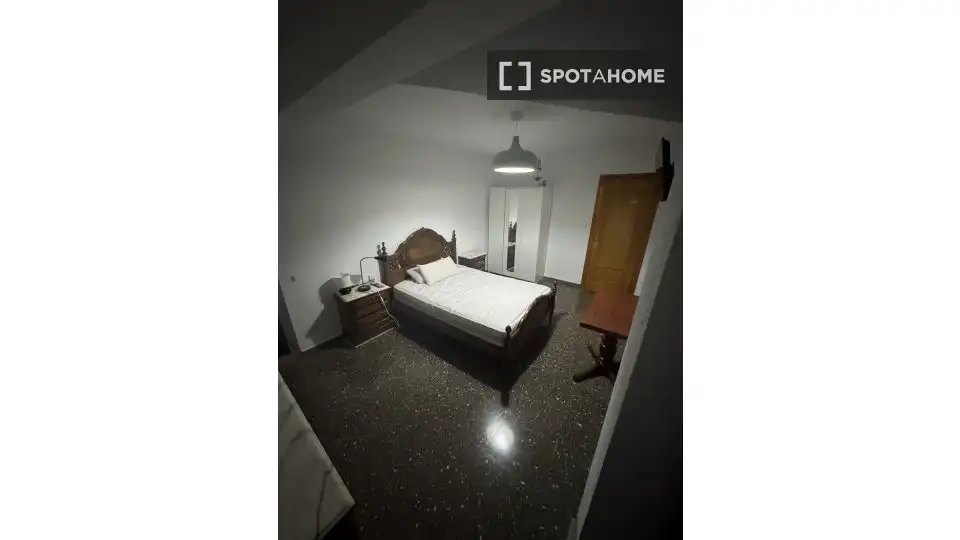 Room in Barrio de Benicalap