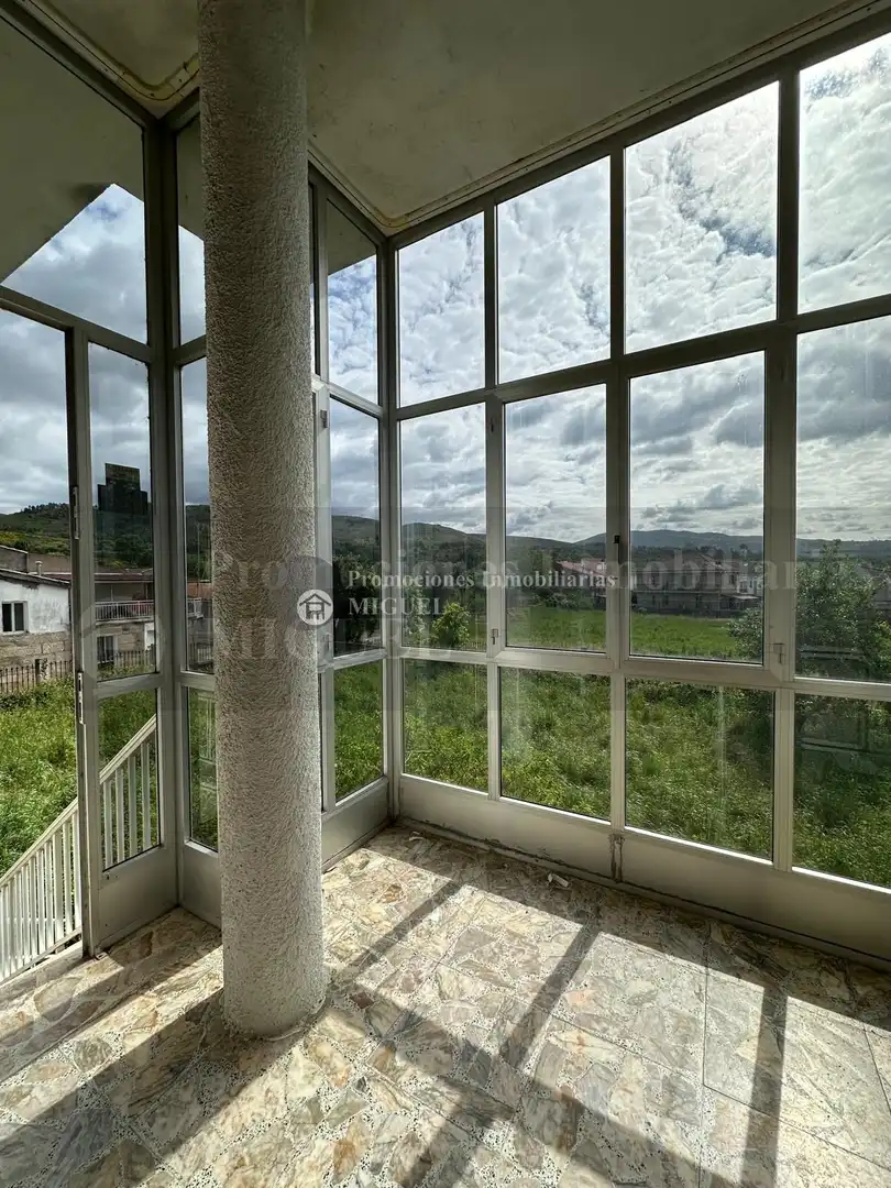 Chalet con jardín en venta en Verín, imagen 3
