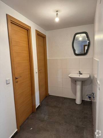 Nave industrial en Alquiler en Ambroz