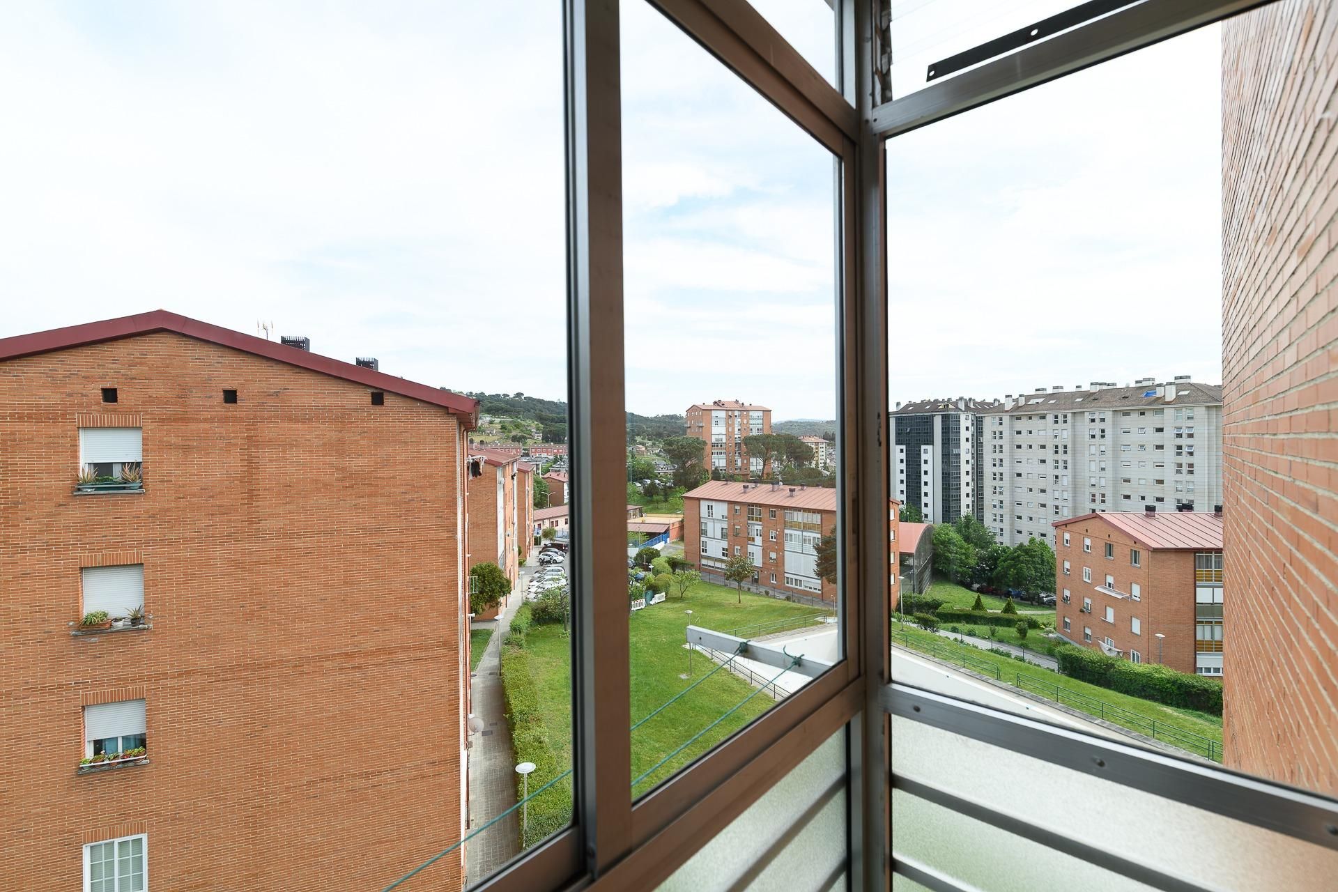 Vista exterior de Pis en venda en Ourense Capital  amb Calefacció, Jardí privat i Balcó