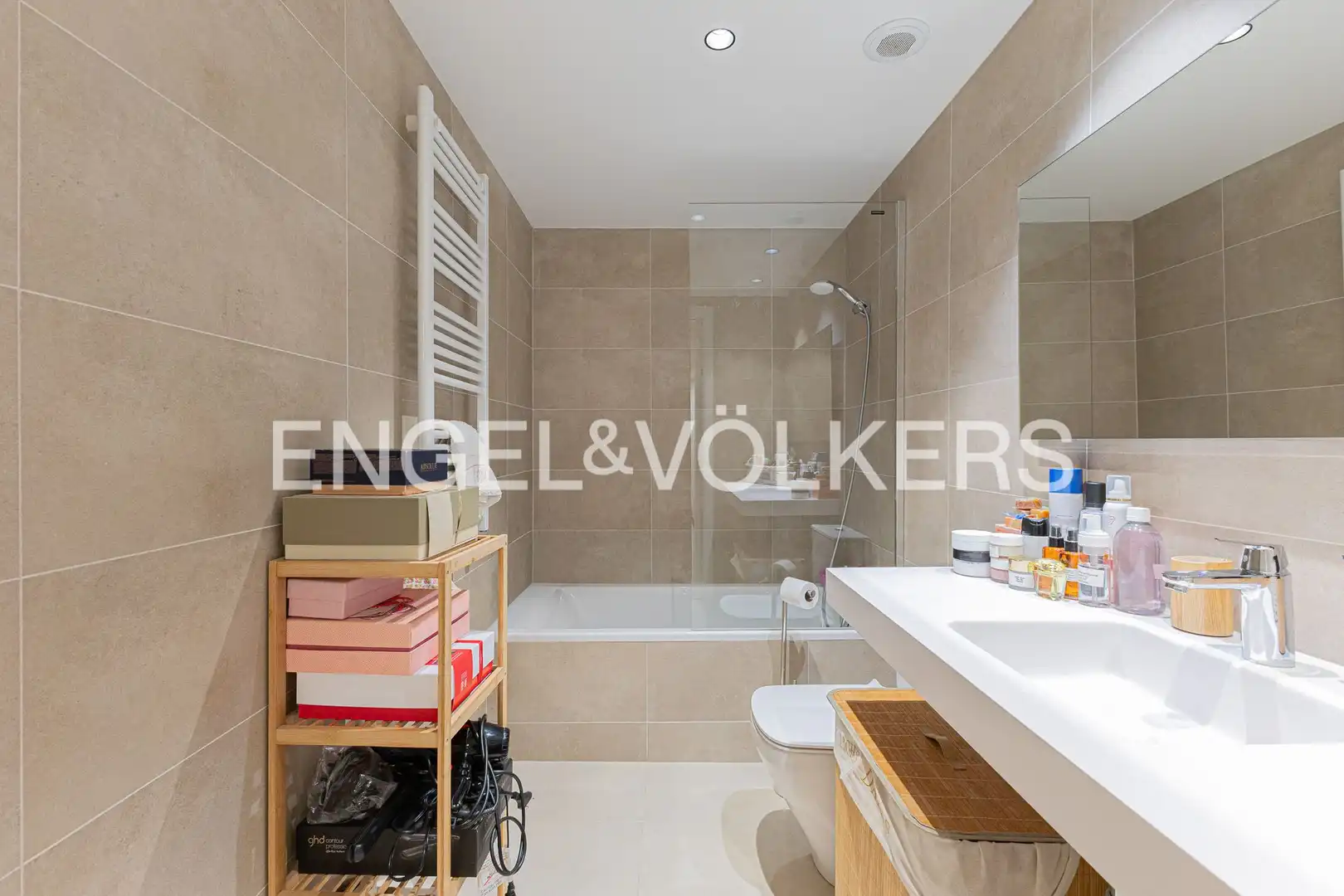 Bathroom of Flat for rent in Barcelona  with Air Conditioner, Heating and Parquet flooring