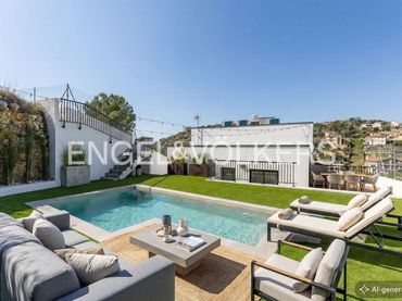 Casa con balcone in vendita a Passatge Marca Hispànica