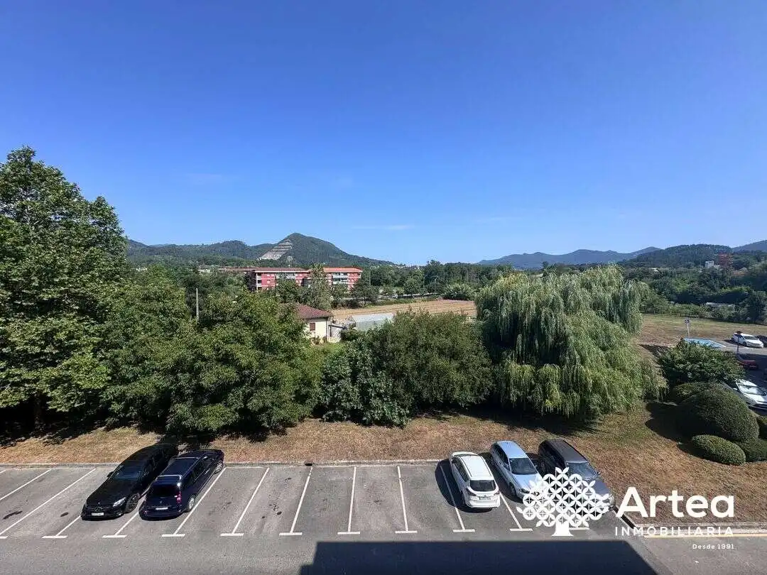 Aparcament de Pis en venda en Gernika-Lumo amb Calefacció, Terrassa i Traster