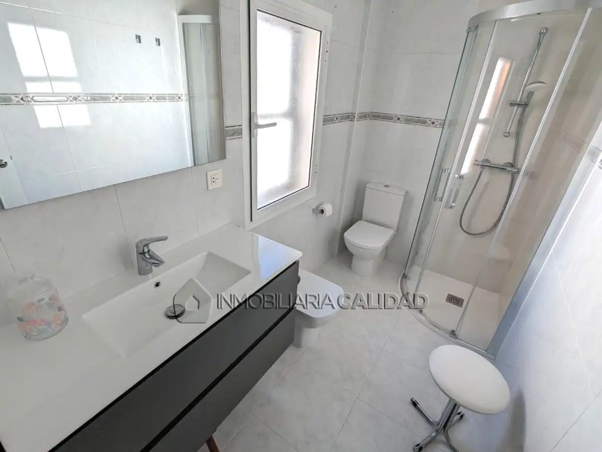Baño de Piso de alquiler en Burgos con Calefacción y Amueblado
