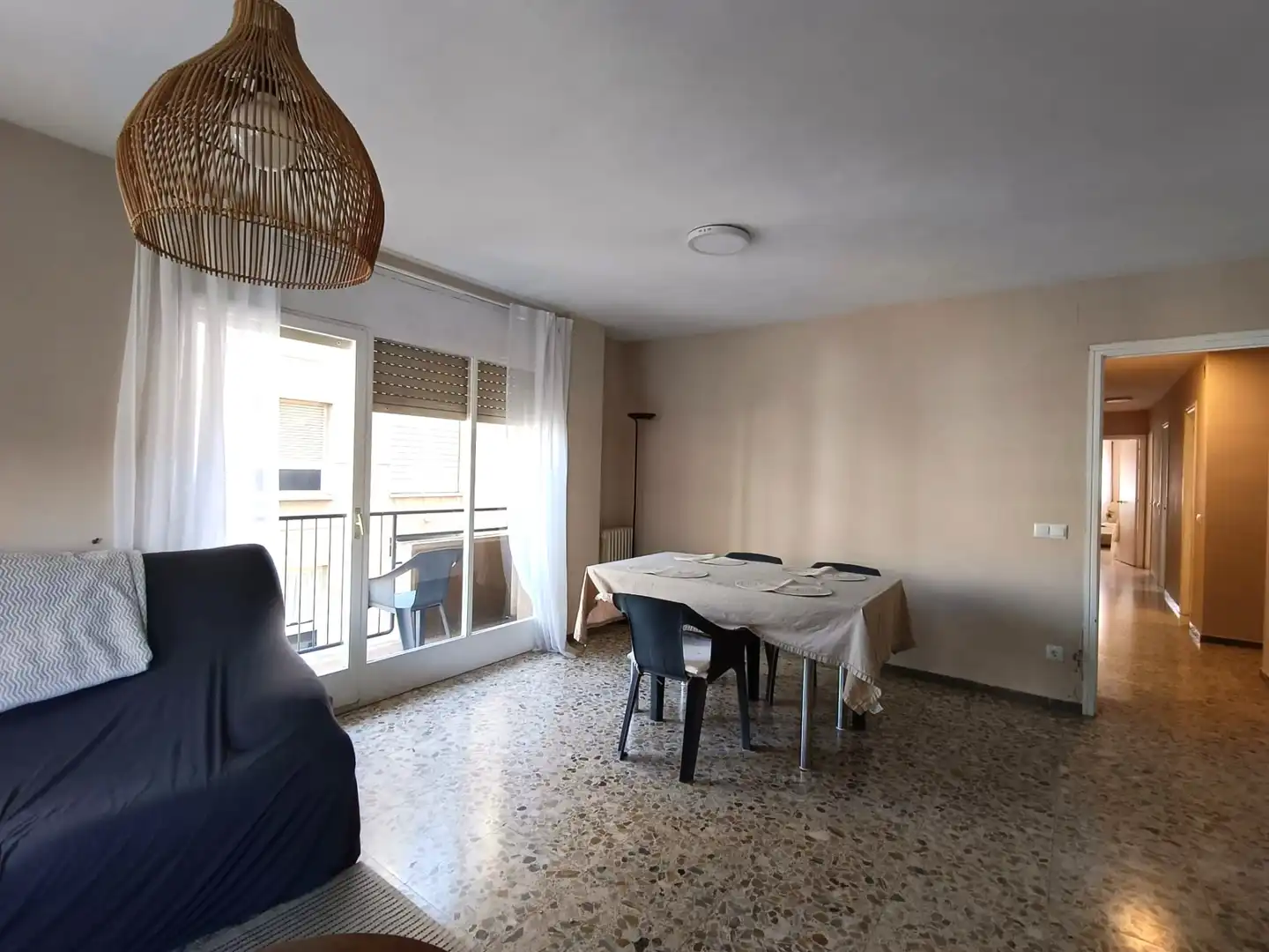 Comedor de Piso en venta en Girona con Calefacción, Terraza y Amueblado