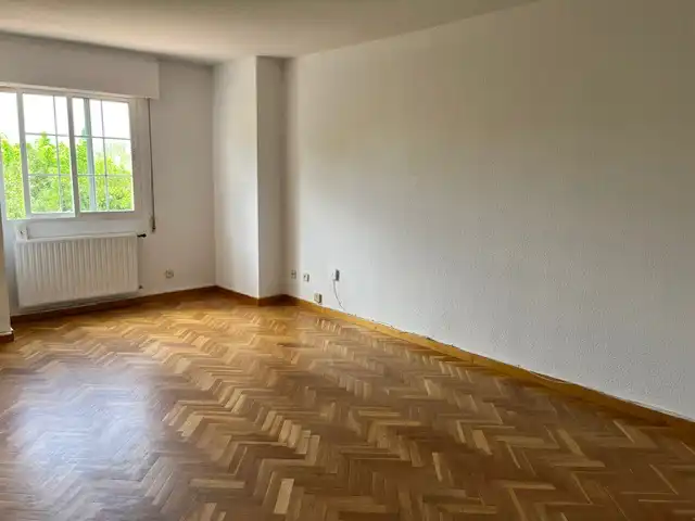 Sala d'estar de Casa o xalet en venda en Las Rozas de Madrid amb Calefacció, Jardí privat i Parquet