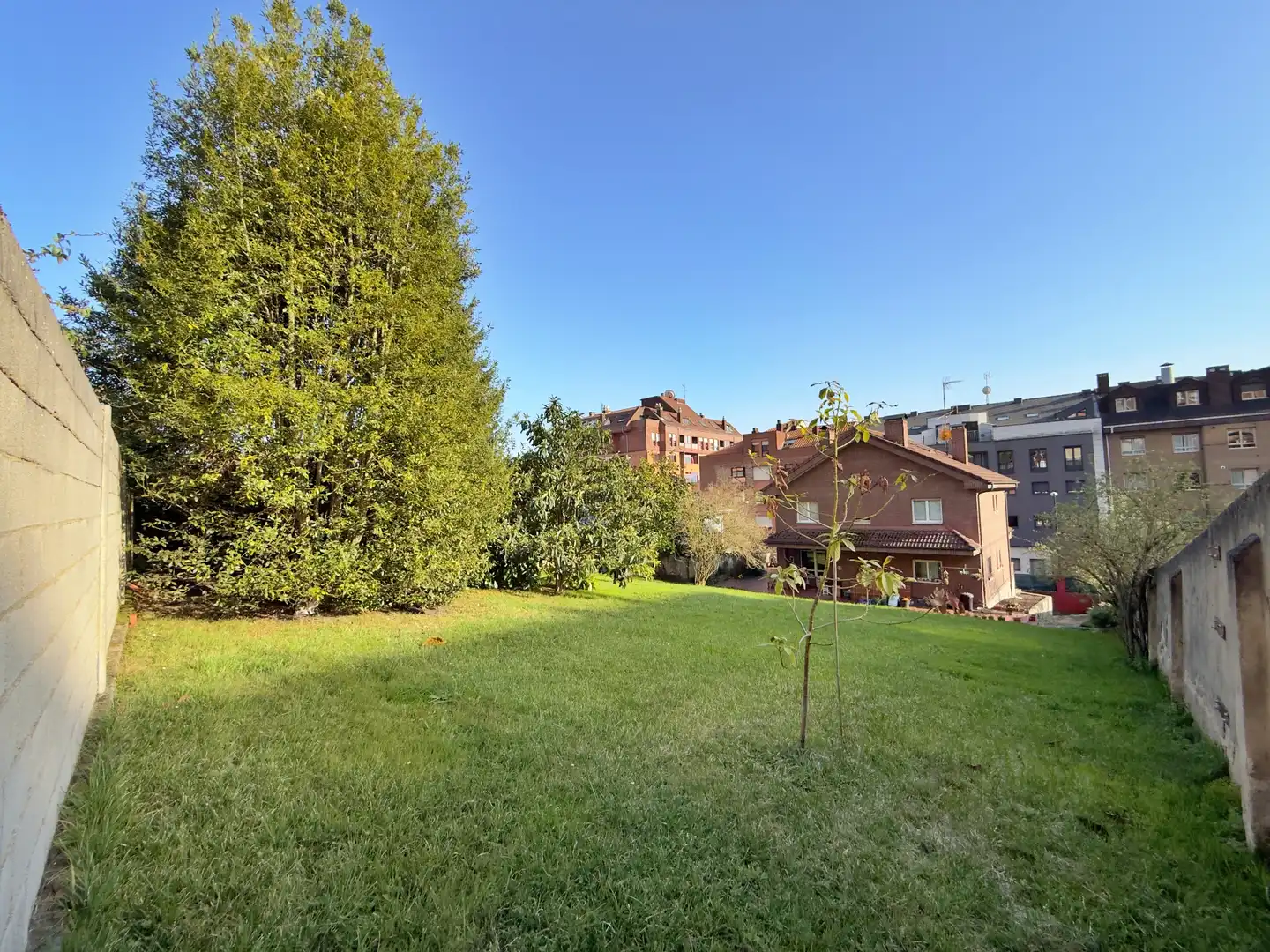 Jardí de Casa o xalet en venda en Oviedo  amb Calefacció, Jardí privat i Parquet