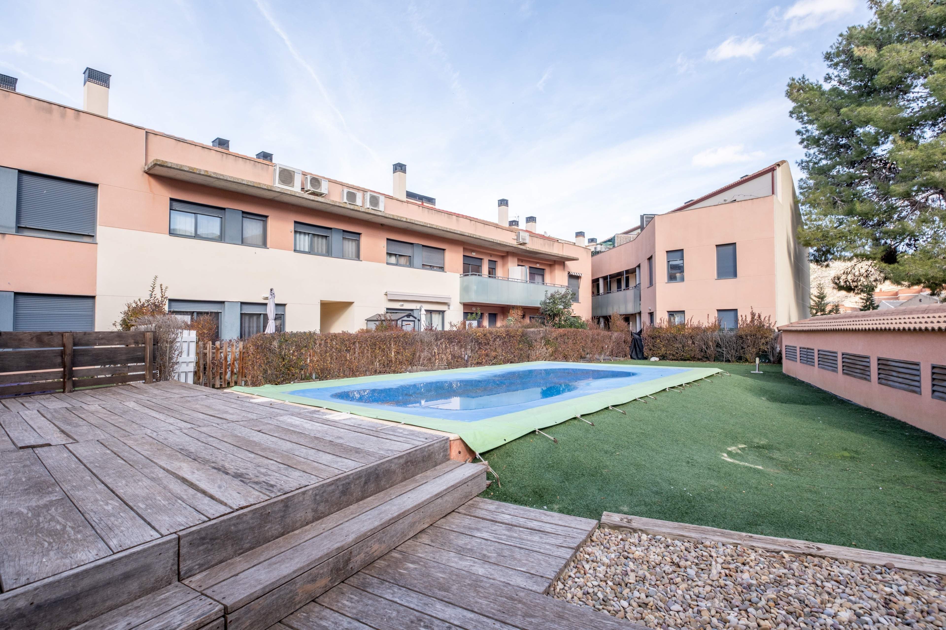 Piscina de Àtic en venda en Cadrete amb Aire condicionat, Jardí privat i Terrassa
