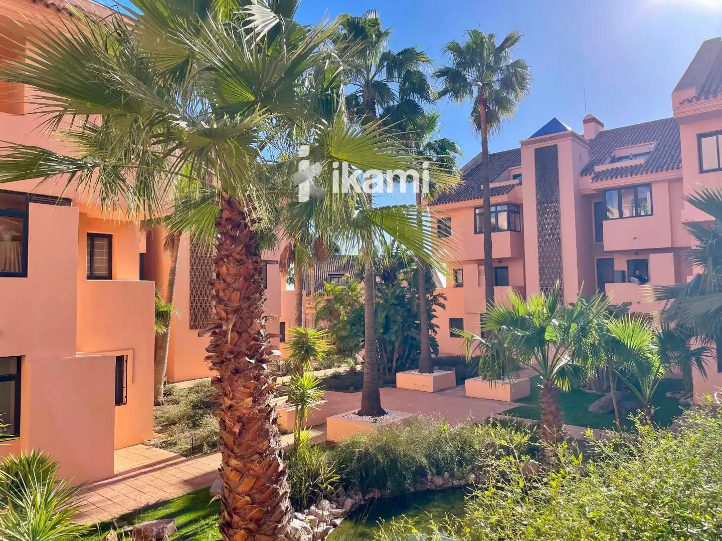 Vista exterior de Àtic en venda en Mijas amb Aire condicionat, Terrassa i Piscina
