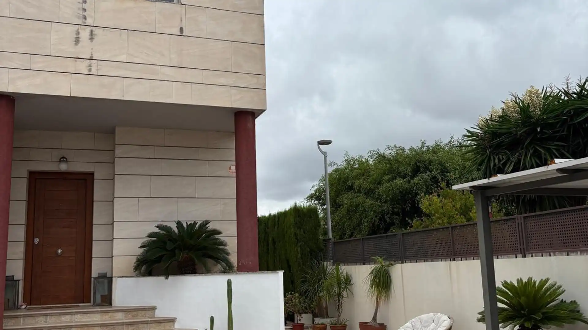 Vista exterior de Casa adosada en venda en Gandia amb Aire condicionat, Jardí privat i Terrassa