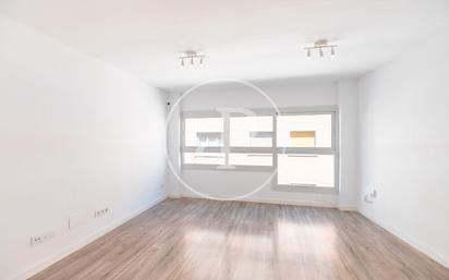Exterior view of Flat for sale in  Barcelona Capital  with Air Conditioner, Heating and Terrace