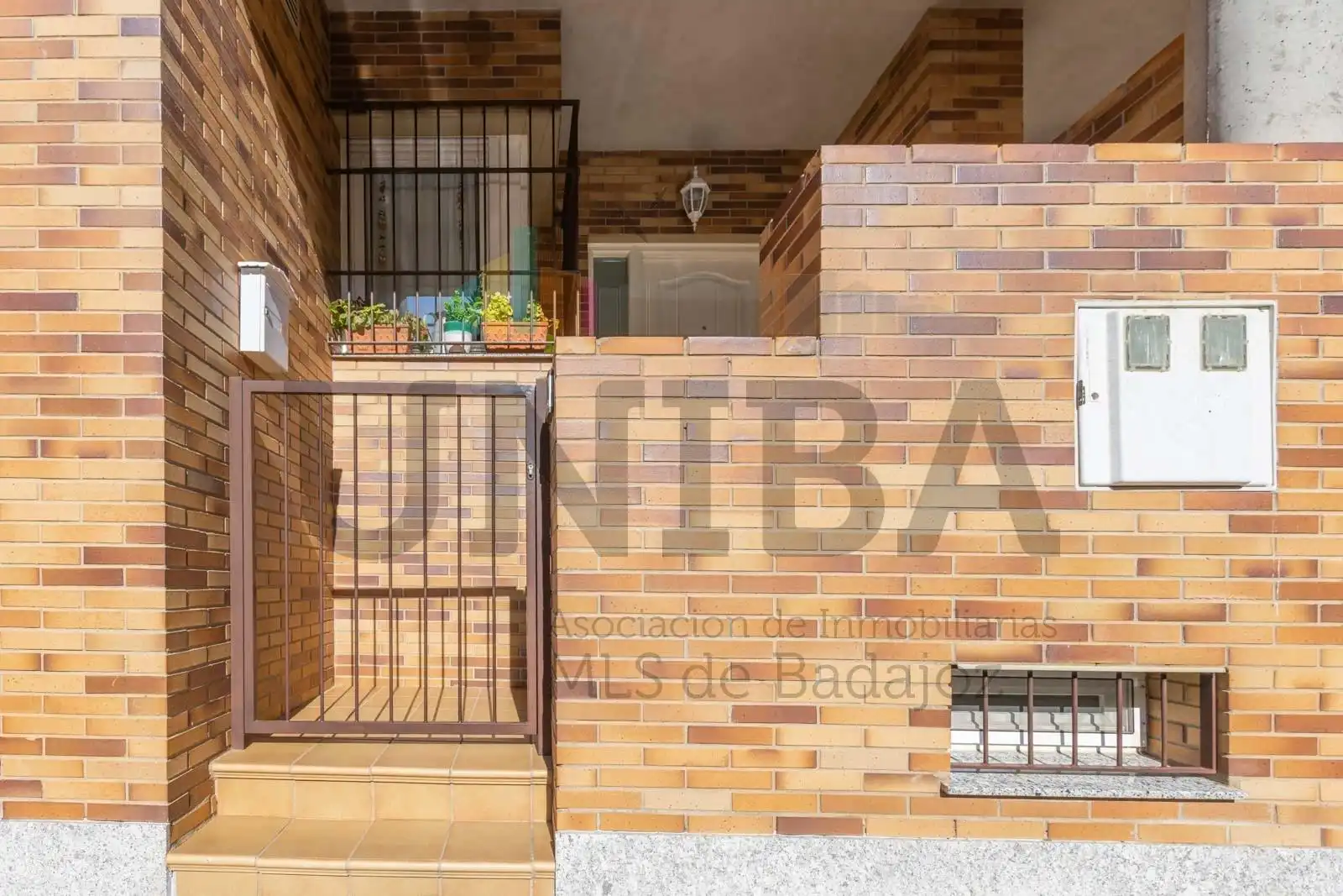 Exterior view of Detached homes for sale in Badajoz Capital  with Air Conditioner, Storage room and Community pool